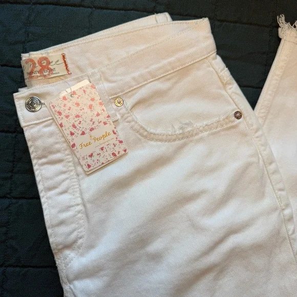 NWT We The Free White Distressed Cropped Flare Jeans Size 28 - Picture 9 of 15